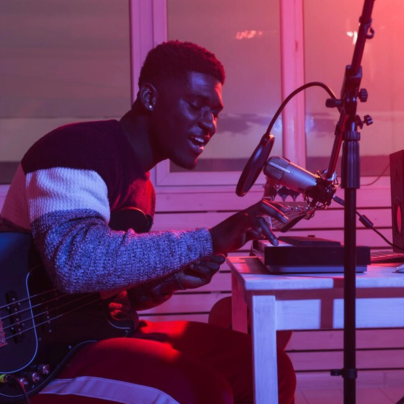 List-style podcast thumbnail for AI Alive portfolio layout