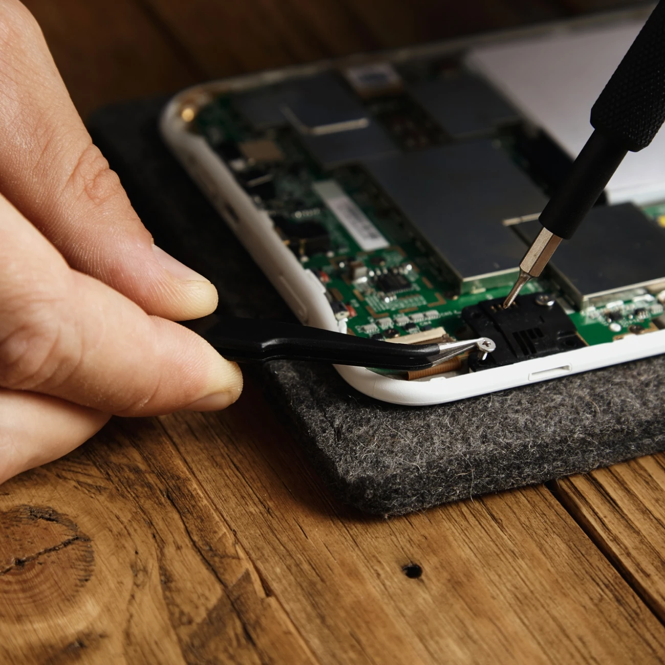 Compare Your Repair homepage UK’s smartphone and tablet repair comparison site