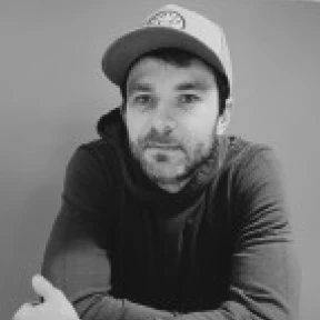 Photo of Steve Garner from Replacebase sharing his experience working with EvinceDev on cellphone replacement spare parts platform